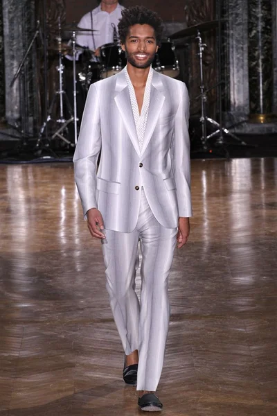 Look 11
